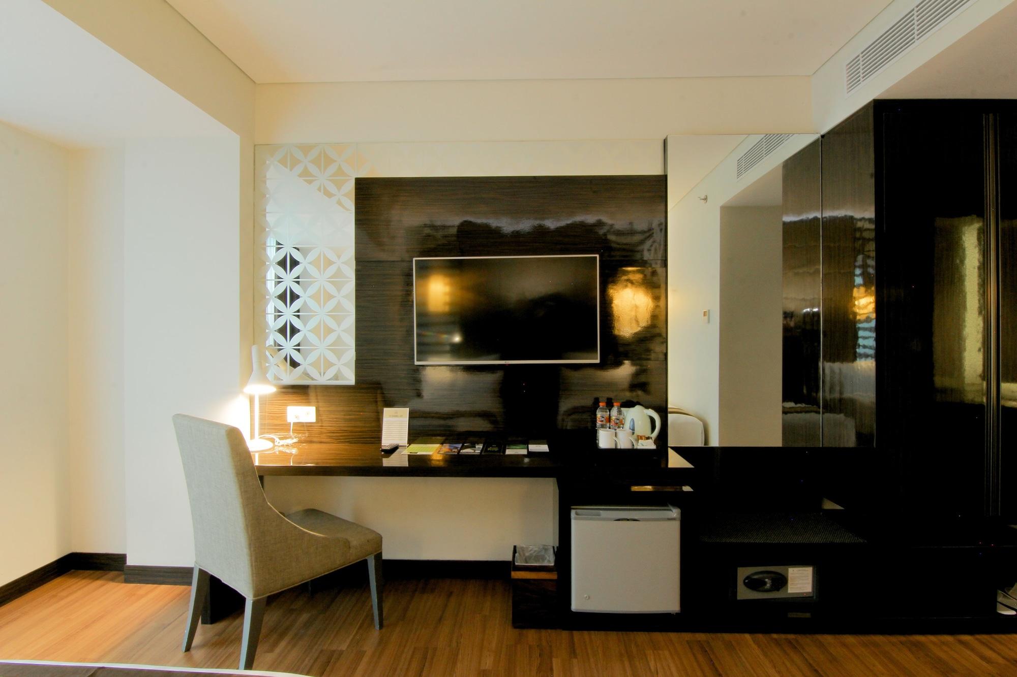 The Atrium Hotel & Resort Yogyakarta Melati Экстерьер фото