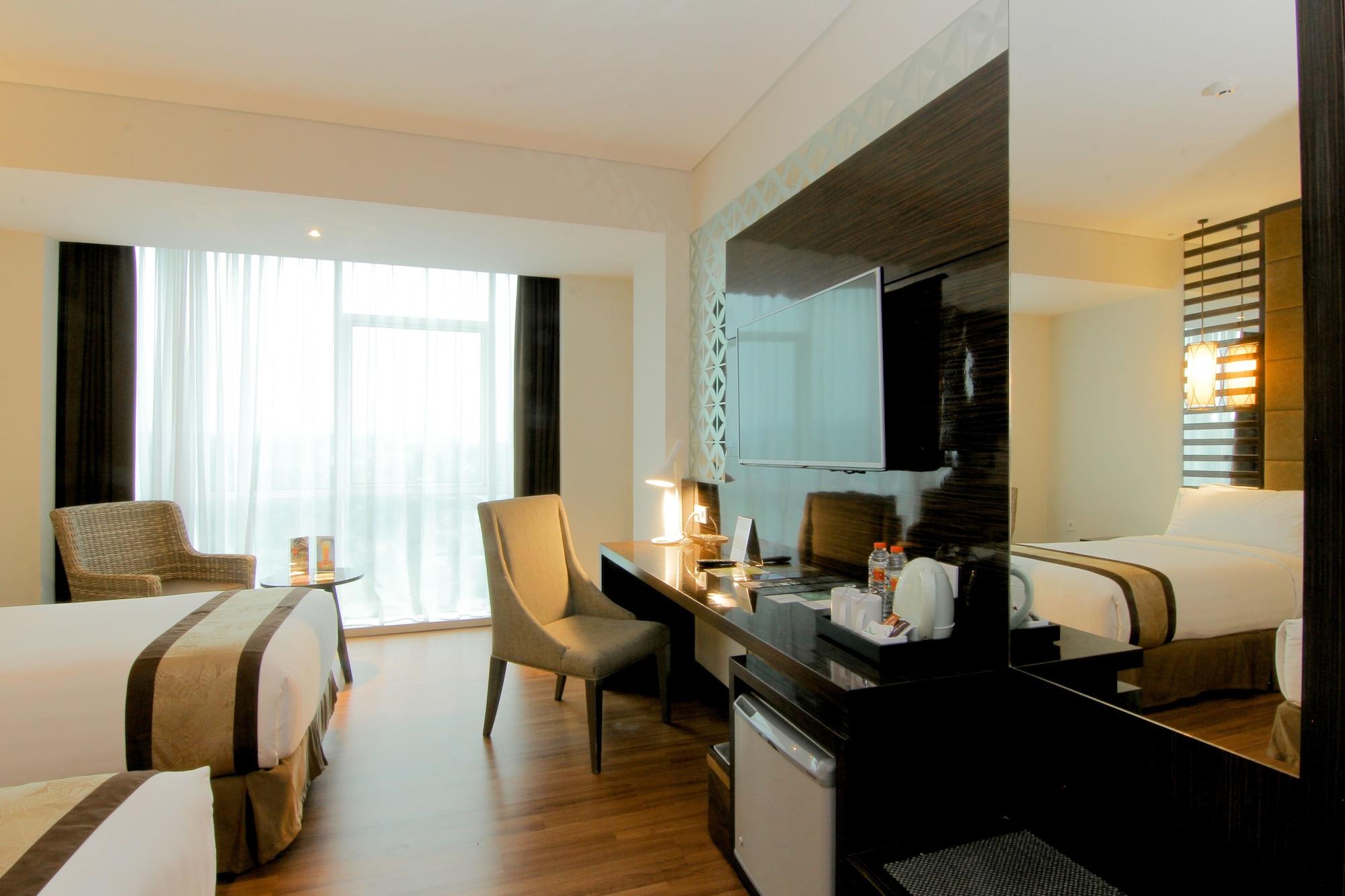 The Atrium Hotel & Resort Yogyakarta Melati Экстерьер фото