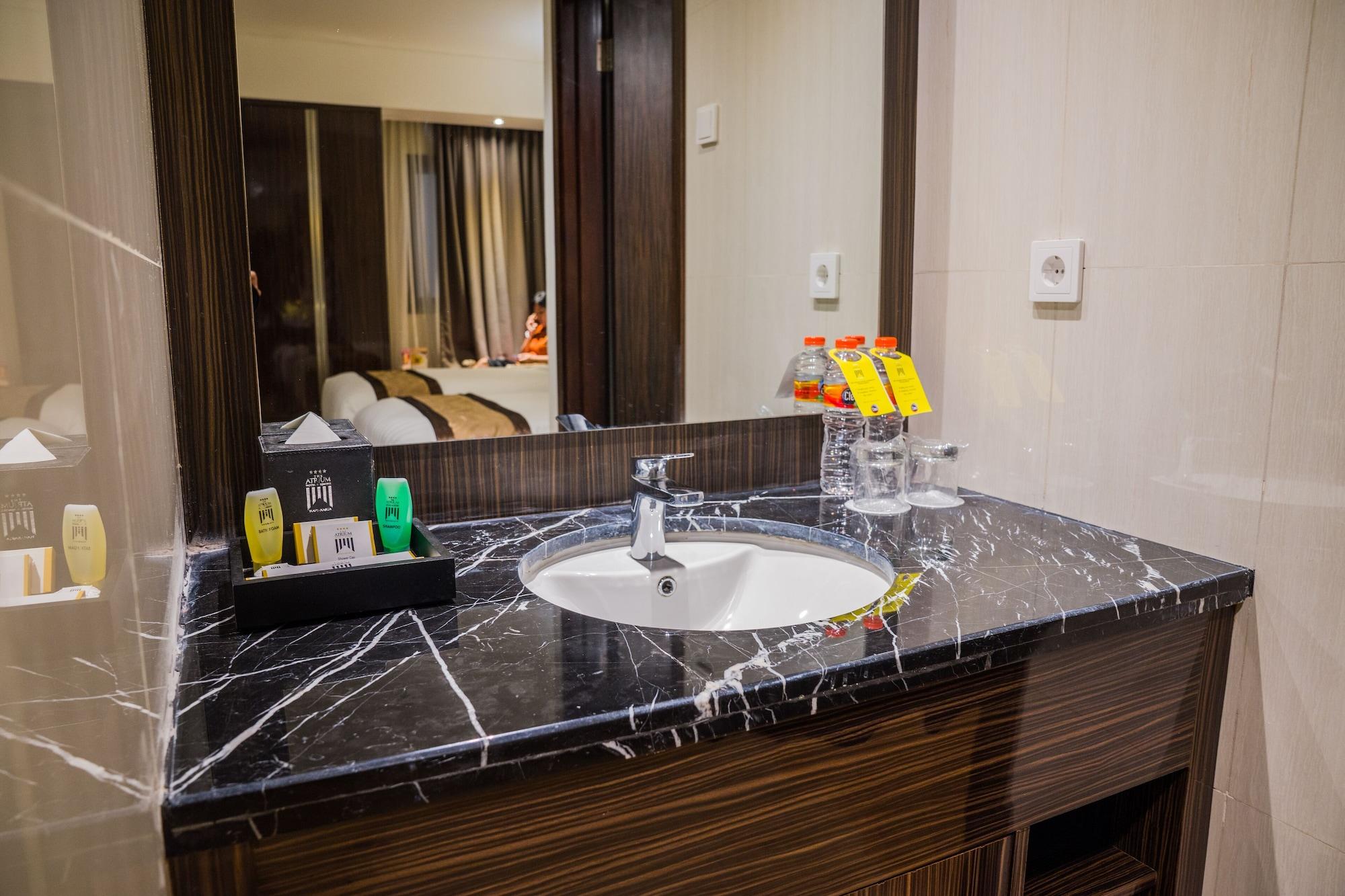 The Atrium Hotel & Resort Yogyakarta Melati Экстерьер фото
