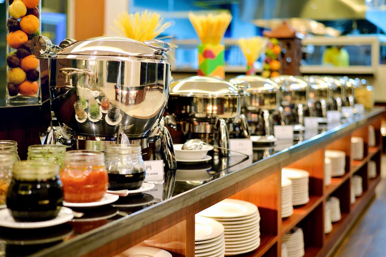 The Atrium Hotel & Resort Yogyakarta Melati Экстерьер фото