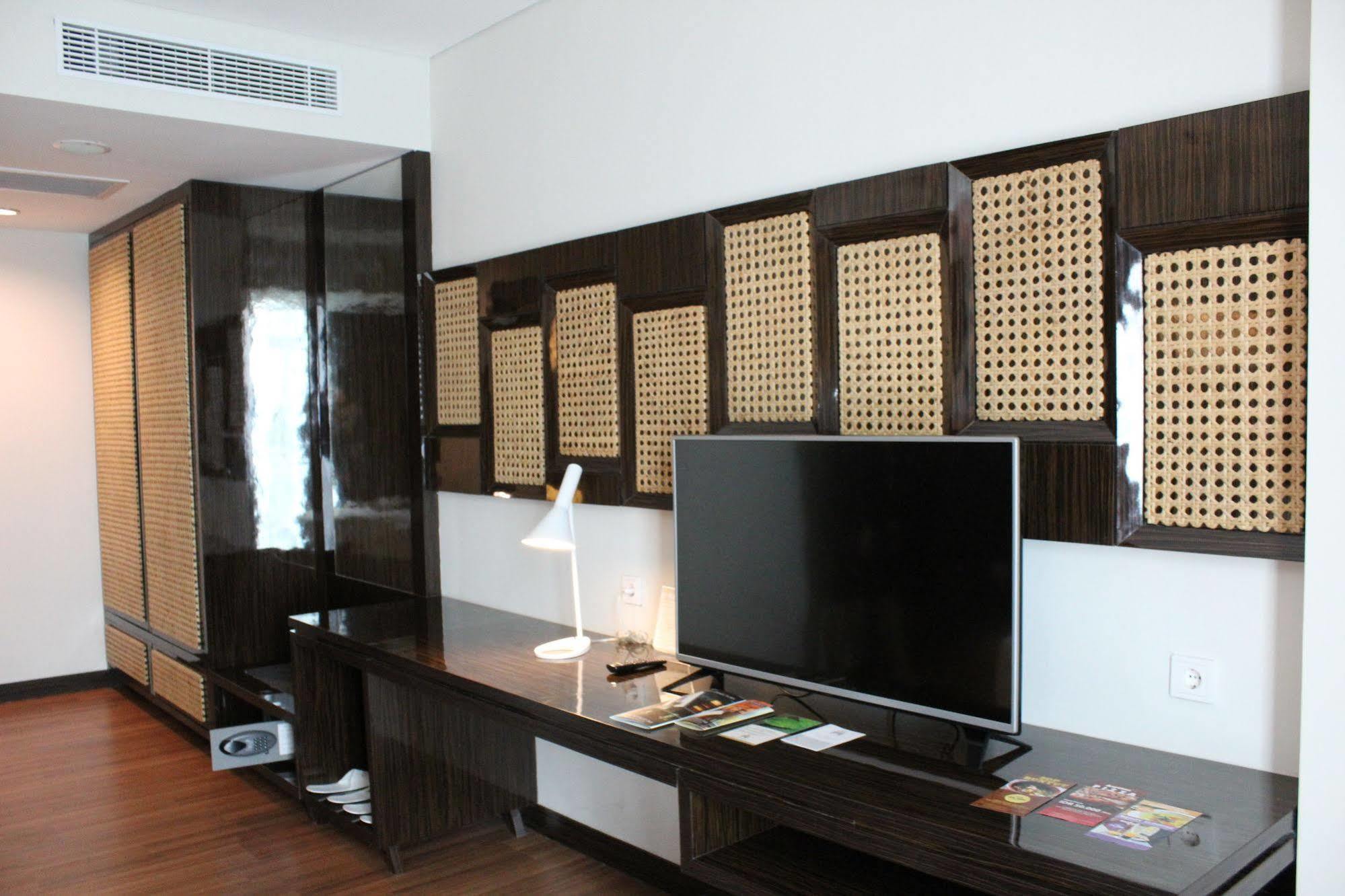 The Atrium Hotel & Resort Yogyakarta Melati Экстерьер фото