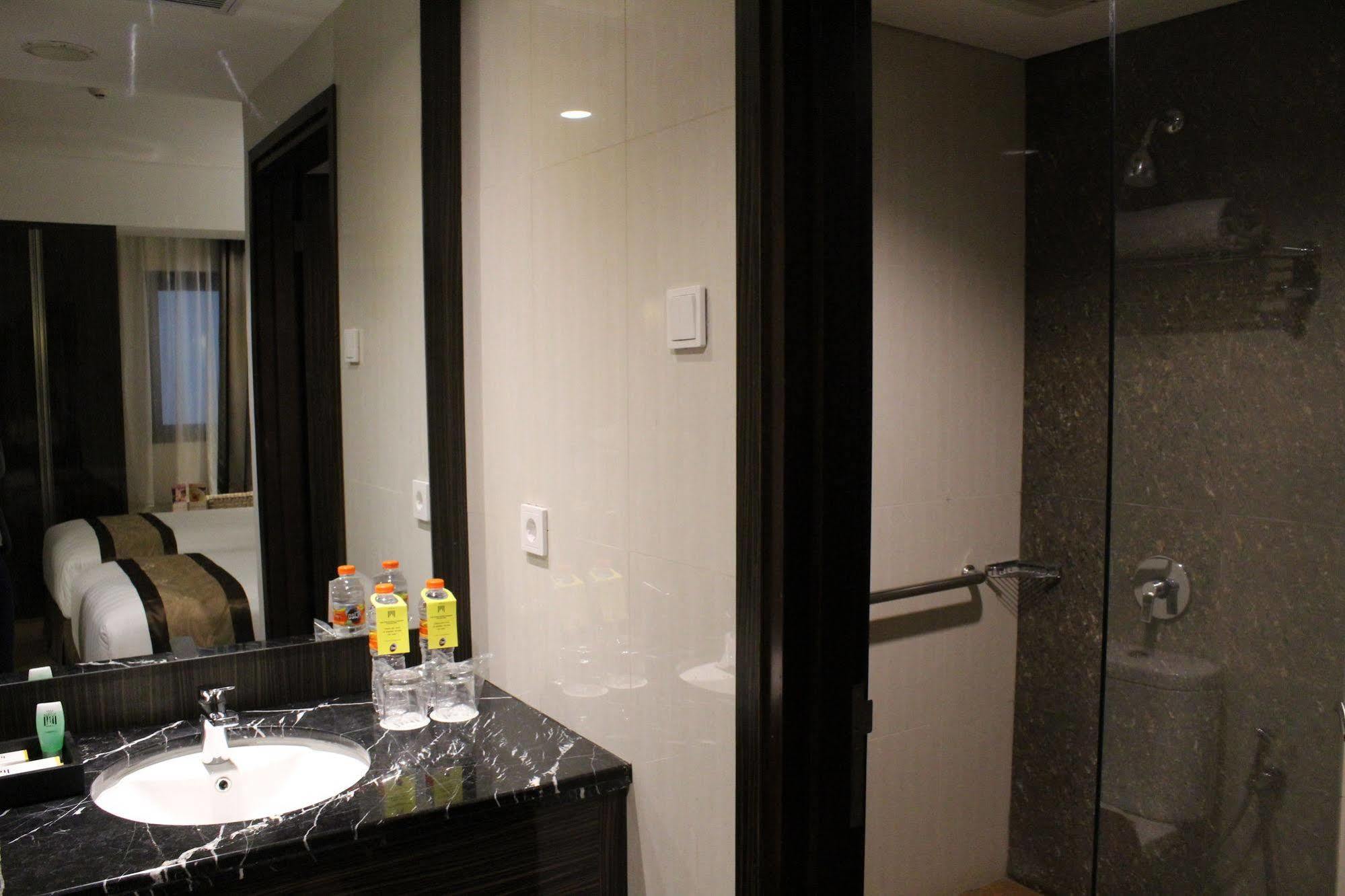The Atrium Hotel & Resort Yogyakarta Melati Экстерьер фото