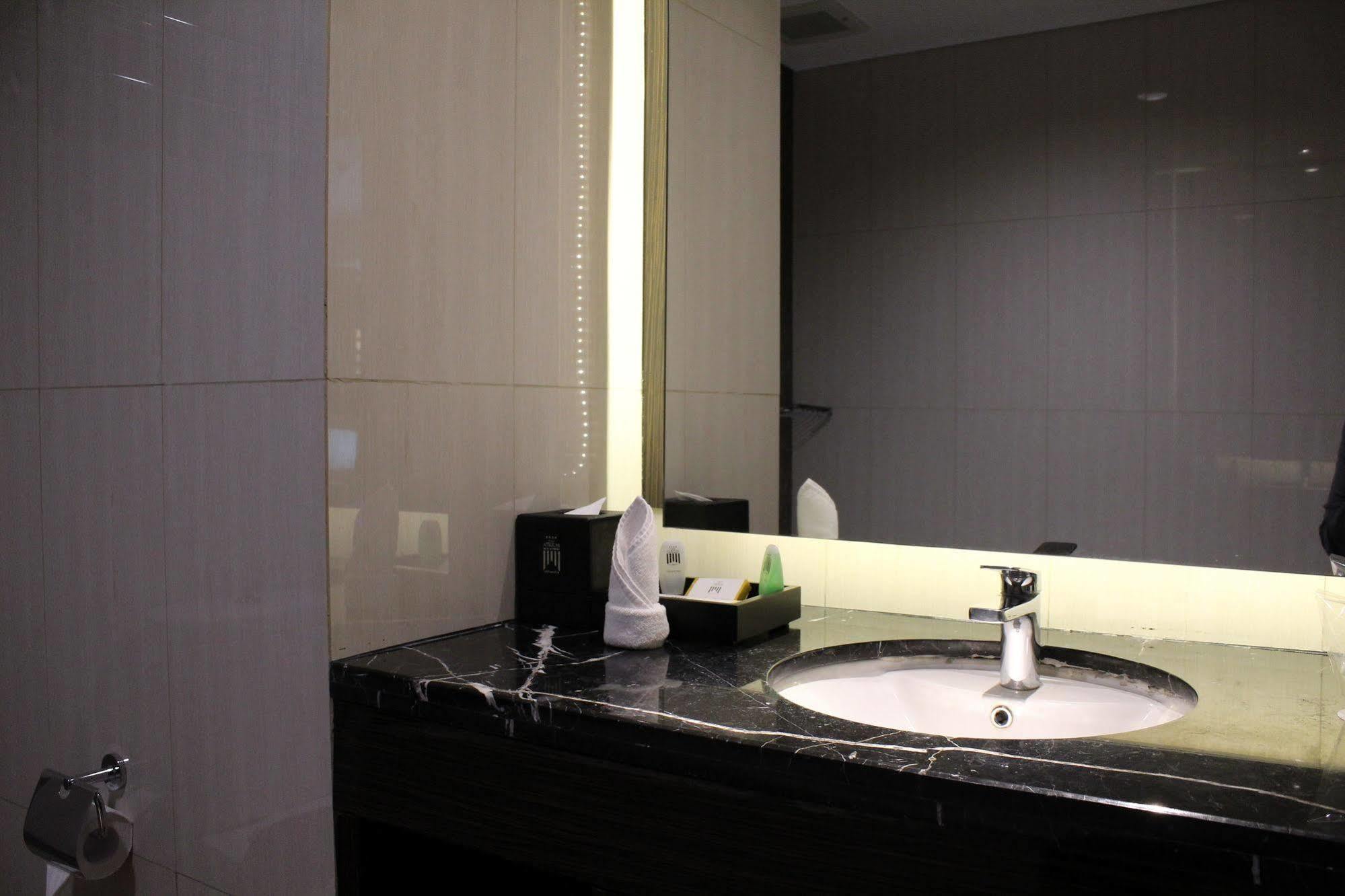 The Atrium Hotel & Resort Yogyakarta Melati Экстерьер фото