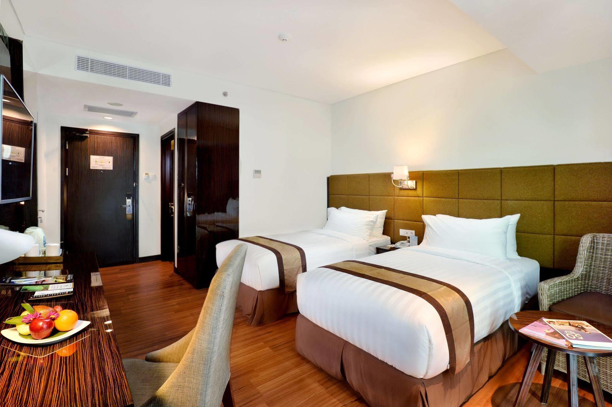 The Atrium Hotel & Resort Yogyakarta Melati Экстерьер фото