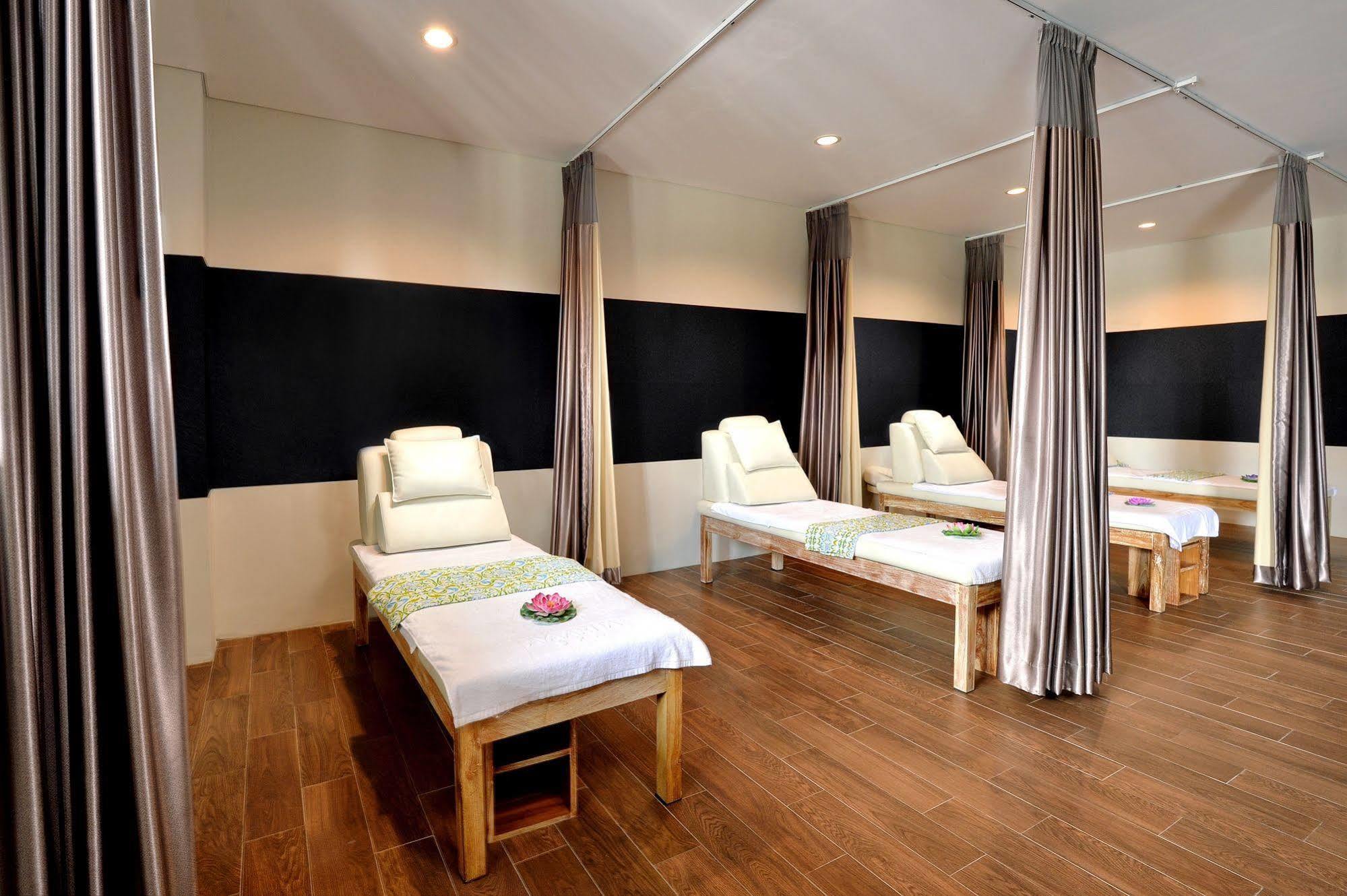 The Atrium Hotel & Resort Yogyakarta Melati Экстерьер фото
