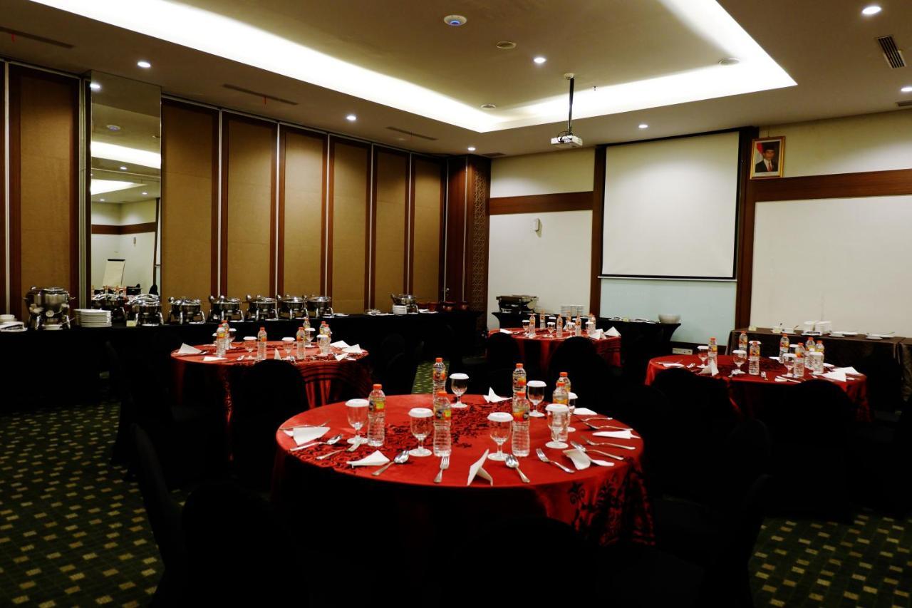 The Atrium Hotel & Resort Yogyakarta Melati Экстерьер фото